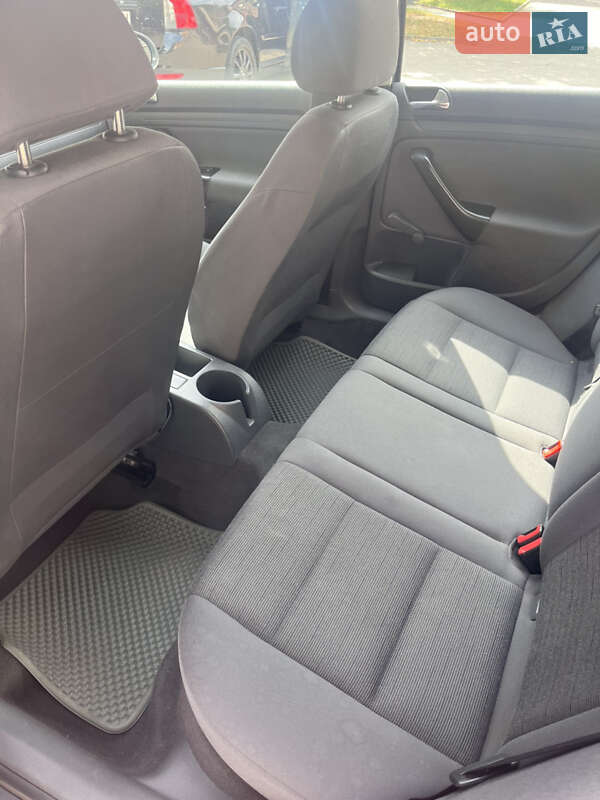 Хетчбек Volkswagen Golf 2005 в Івано-Франківську