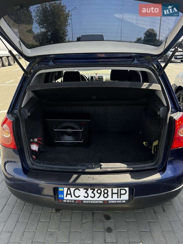 Хетчбек Volkswagen Golf 2005 в Ковелі