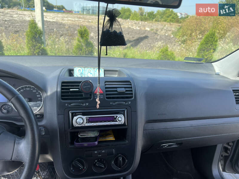 Хетчбек Volkswagen Golf 2005 в Нетішині