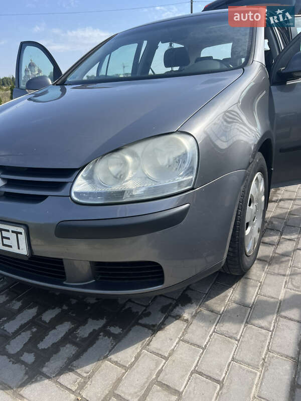 Хетчбек Volkswagen Golf 2005 в Нетішині