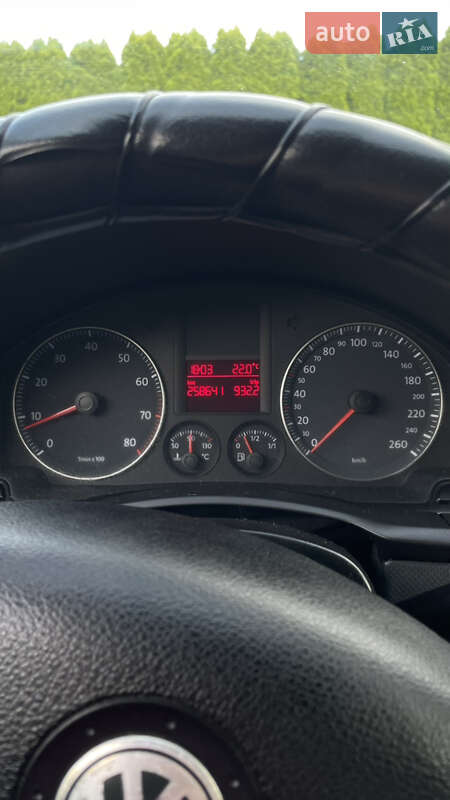 Хетчбек Volkswagen Golf 2006 в Дунаївцях