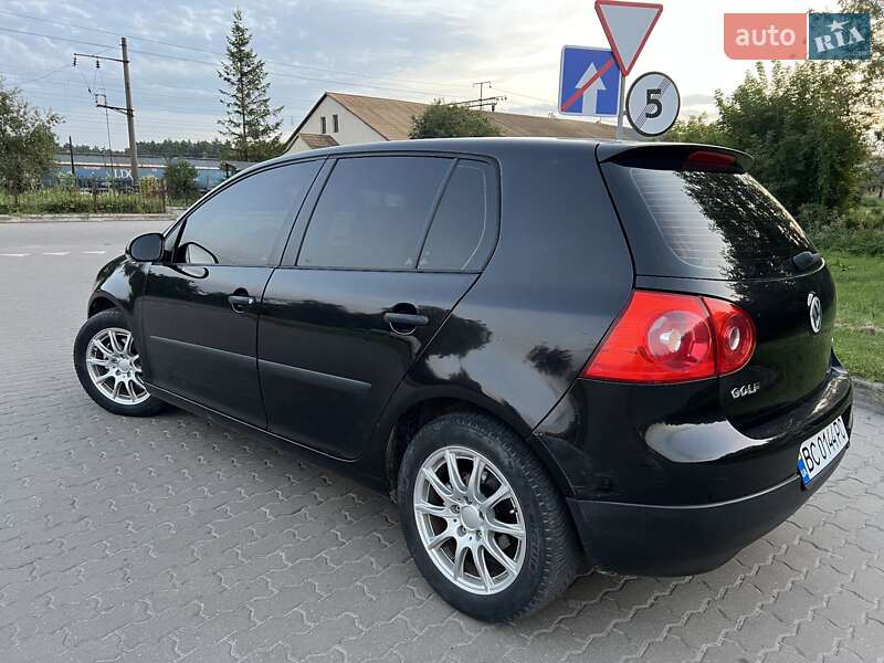 Хетчбек Volkswagen Golf 2004 в Бродах
