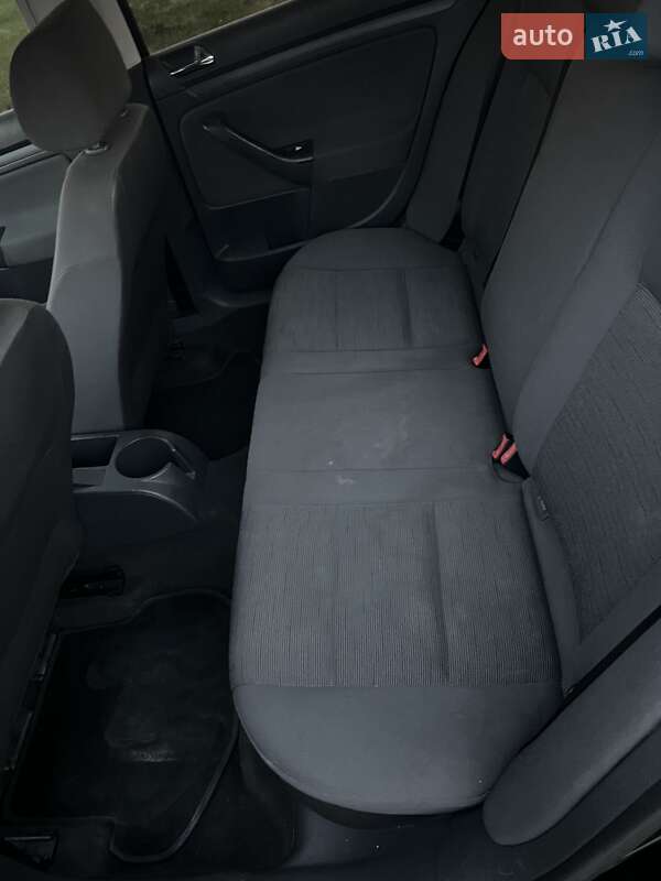 Хетчбек Volkswagen Golf 2004 в Бродах