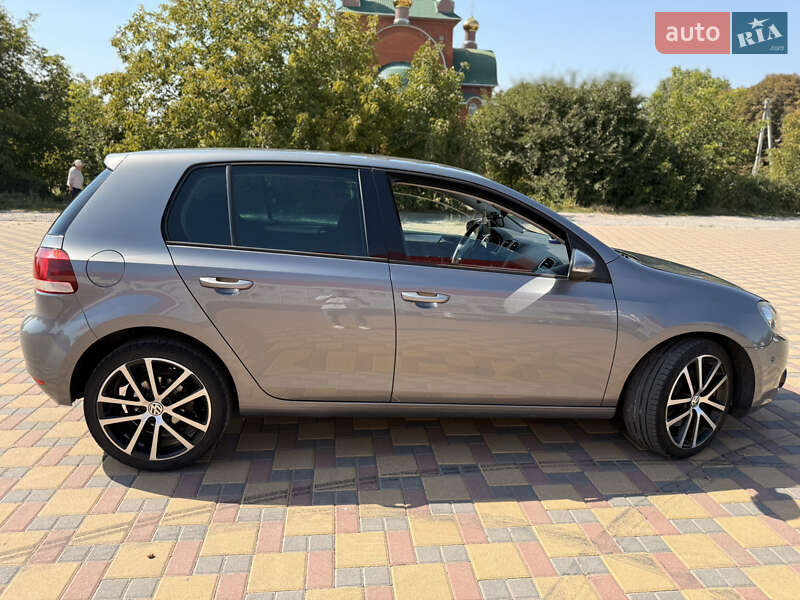 Хетчбек Volkswagen Golf 2009 в Гайсину