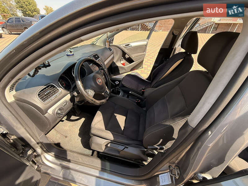 Хетчбек Volkswagen Golf 2009 в Гайсину