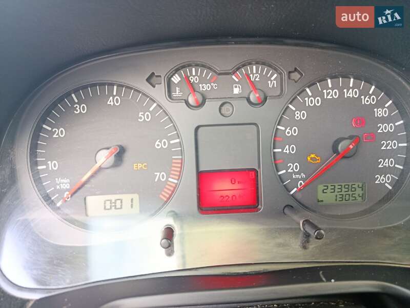 Хэтчбек Volkswagen Golf 2001 в Золочеве