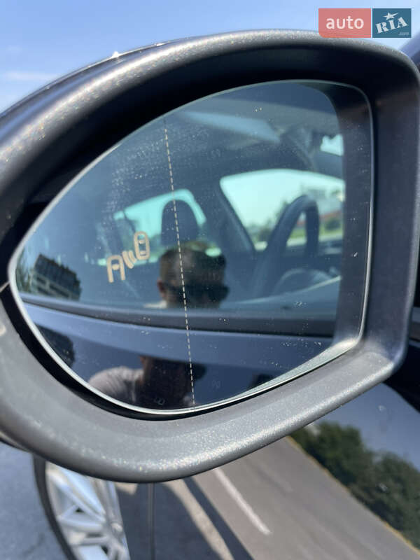 Универсал Volkswagen Golf 2016 в Ужгороде