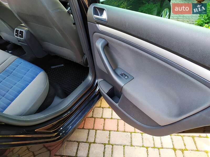 Хэтчбек Volkswagen Golf 2007 в Луцке