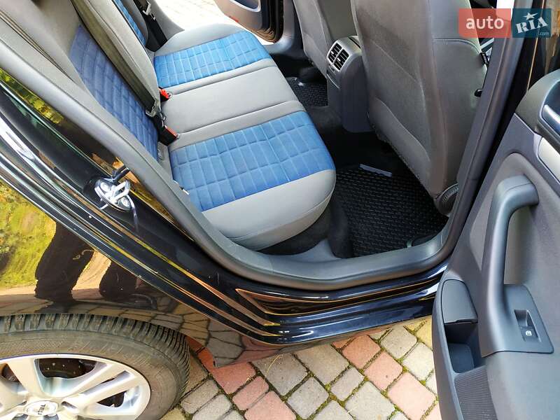 Хэтчбек Volkswagen Golf 2007 в Луцке