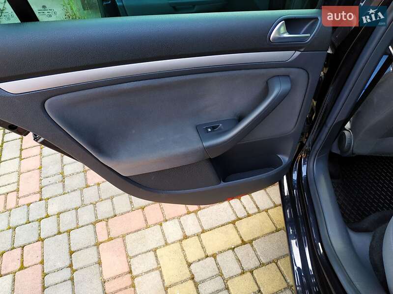 Хэтчбек Volkswagen Golf 2007 в Луцке