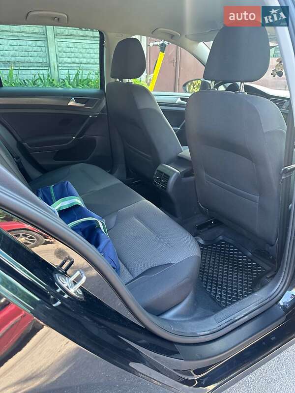 Хетчбек Volkswagen Golf 2017 в Вінниці