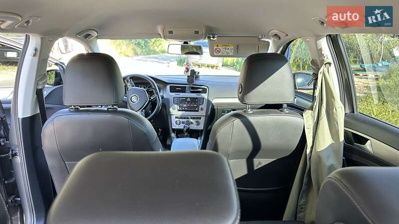 Универсал Volkswagen Golf 2016 в Киеве