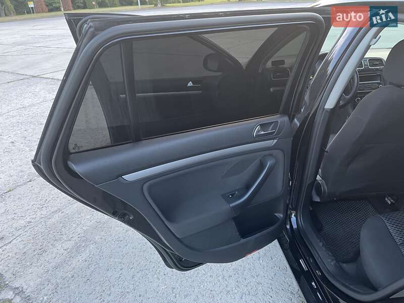 Універсал Volkswagen Golf 2011 в Каневі