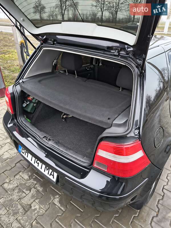 Хэтчбек Volkswagen Golf 2003 в Южном