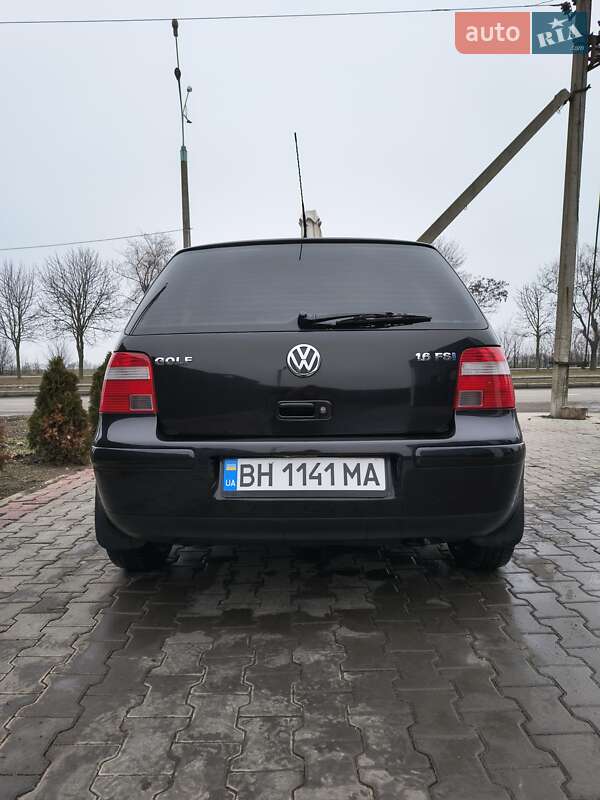 Хэтчбек Volkswagen Golf 2003 в Южном