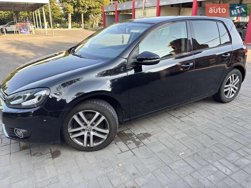 Хэтчбек Volkswagen Golf 2010 в Дубно