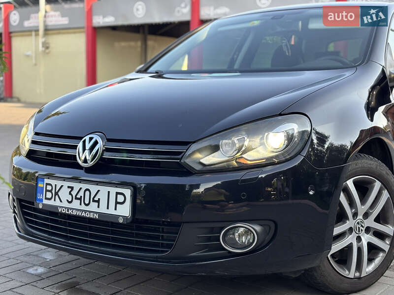 Хэтчбек Volkswagen Golf 2010 в Дубно