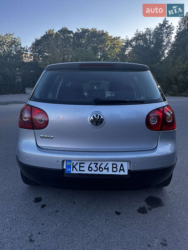 Хетчбек Volkswagen Golf 2006 в Дніпрі