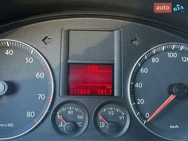 Хетчбек Volkswagen Golf 2006 в Дніпрі