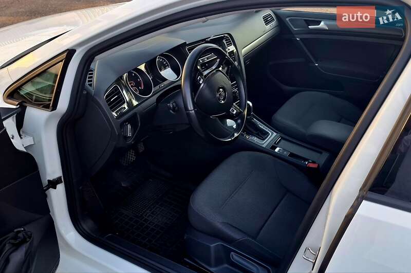 Універсал Volkswagen Golf 2018 в Києві