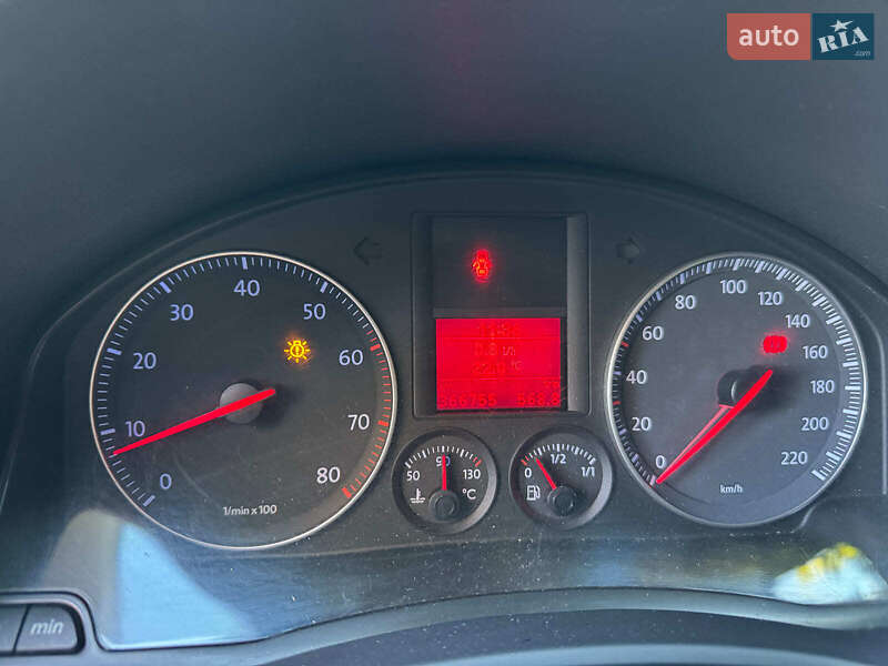 Хетчбек Volkswagen Golf 2005 в Києві