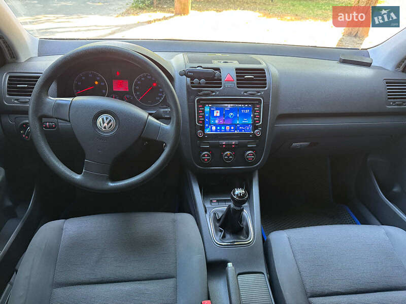 Хетчбек Volkswagen Golf 2005 в Києві