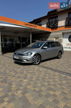 Универсал Volkswagen Golf 2018 в Сваляве