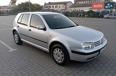 Хетчбек Volkswagen Golf 2001 в Ромнах