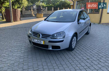 Хетчбек Volkswagen Golf 2003 в Чернівцях
