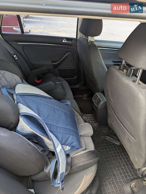 Універсал Volkswagen Golf 2010 в Тернополі