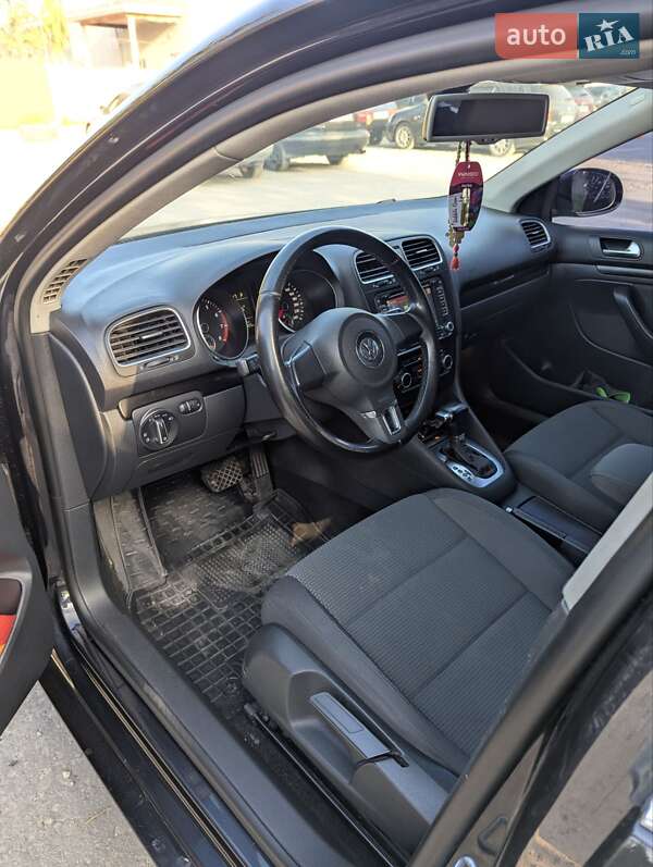 Універсал Volkswagen Golf 2010 в Тернополі