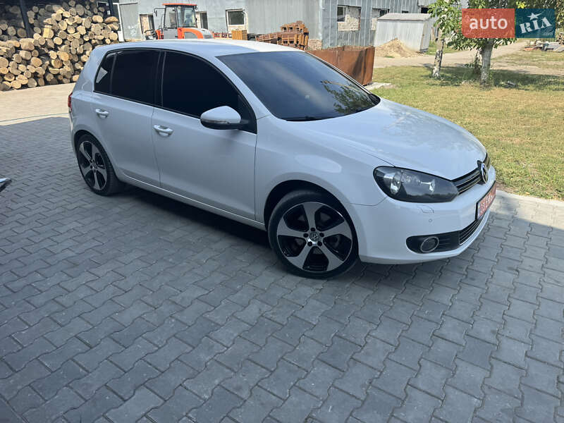 Хэтчбек Volkswagen Golf 2009 в Луцке