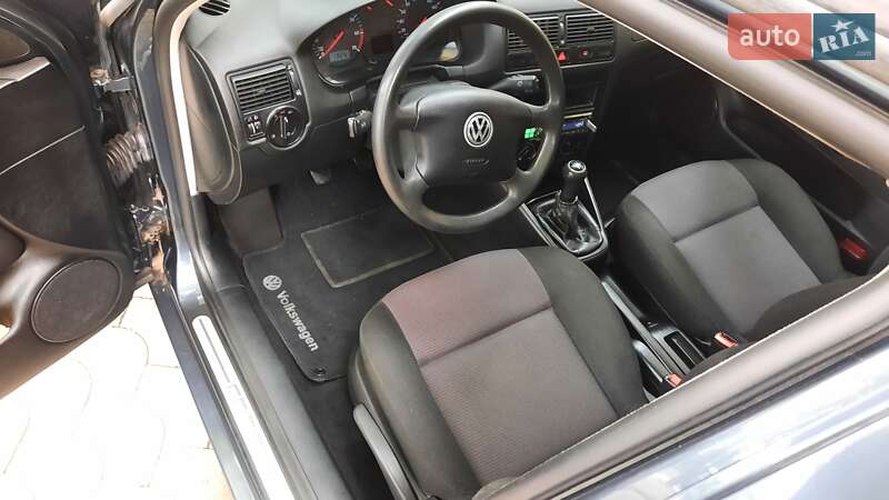 Хетчбек Volkswagen Golf 2000 в Харкові
