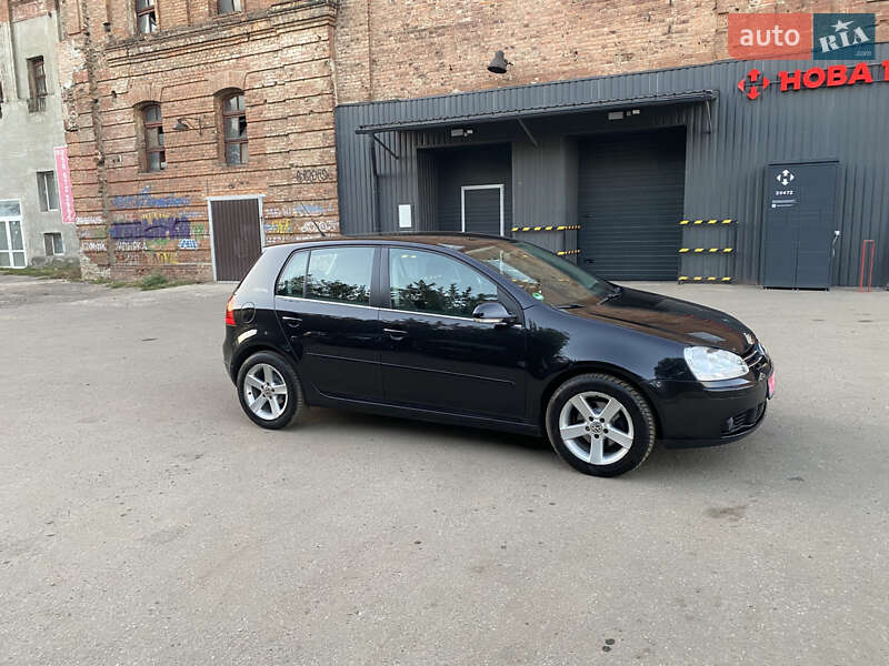 Хетчбек Volkswagen Golf 2007 в Охтирці