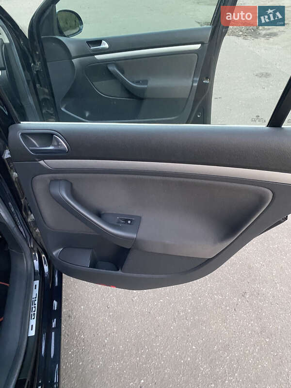 Хетчбек Volkswagen Golf 2007 в Охтирці