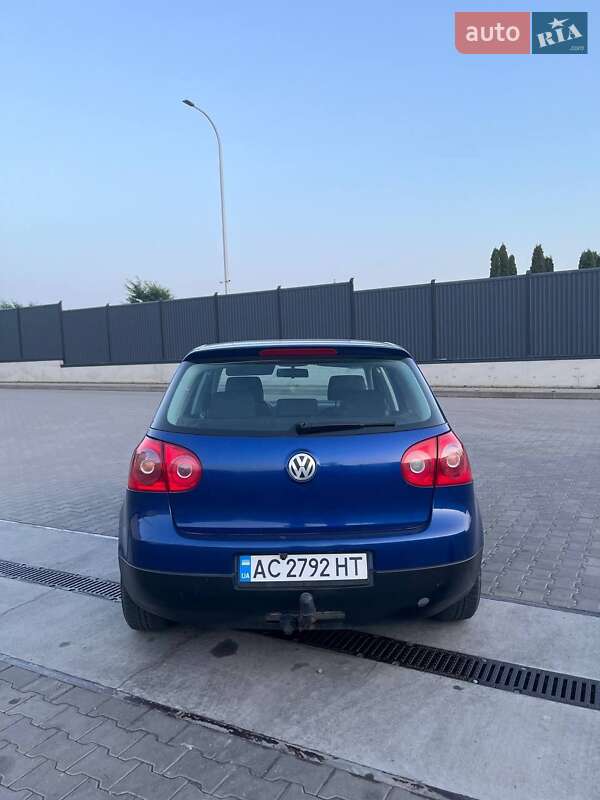 Хэтчбек Volkswagen Golf 2005 в Рожище