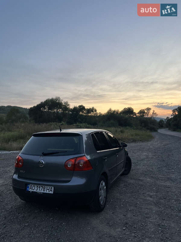 Хетчбек Volkswagen Golf 2005 в Сваляві фото 5 Хетчбек Volkswagen Golf 2005 в Сваляві