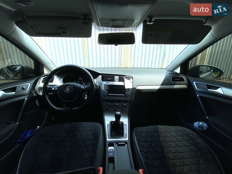 Універсал Volkswagen Golf 2014 в Ужгороді