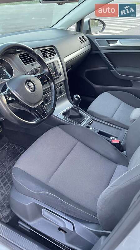 Универсал Volkswagen Golf 2016 в Иршаве