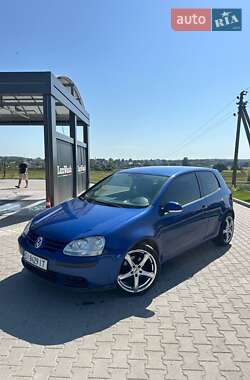 Хетчбек Volkswagen Golf 2005 в Шумську