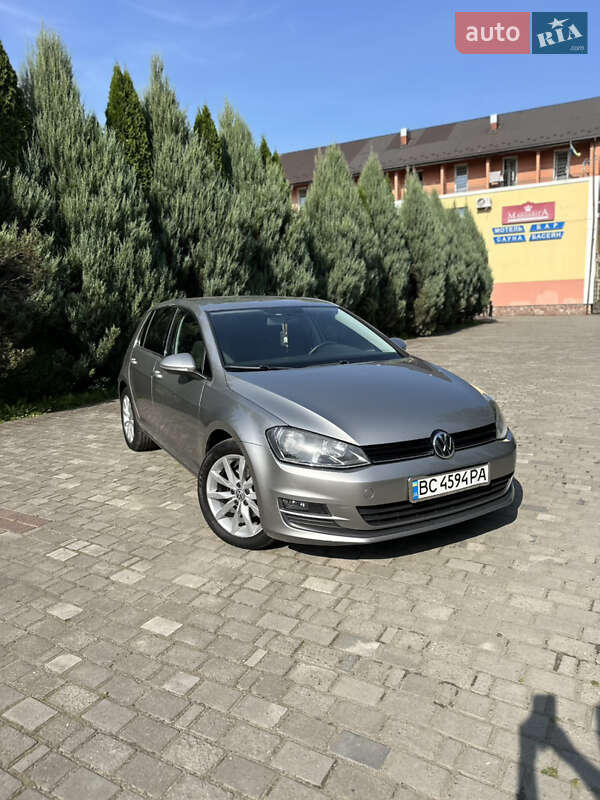Хэтчбек Volkswagen Golf 2012 в Самборе