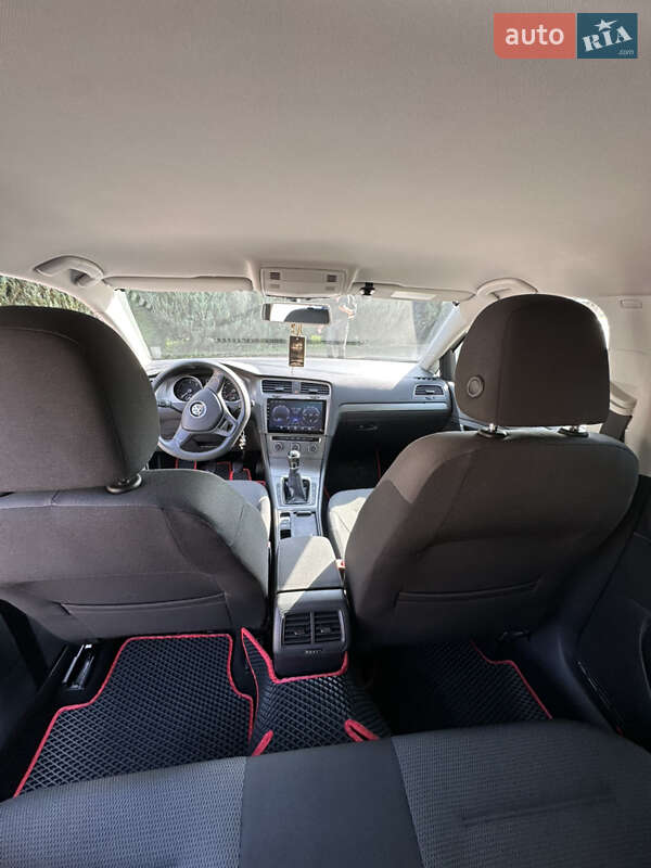 Хэтчбек Volkswagen Golf 2012 в Самборе