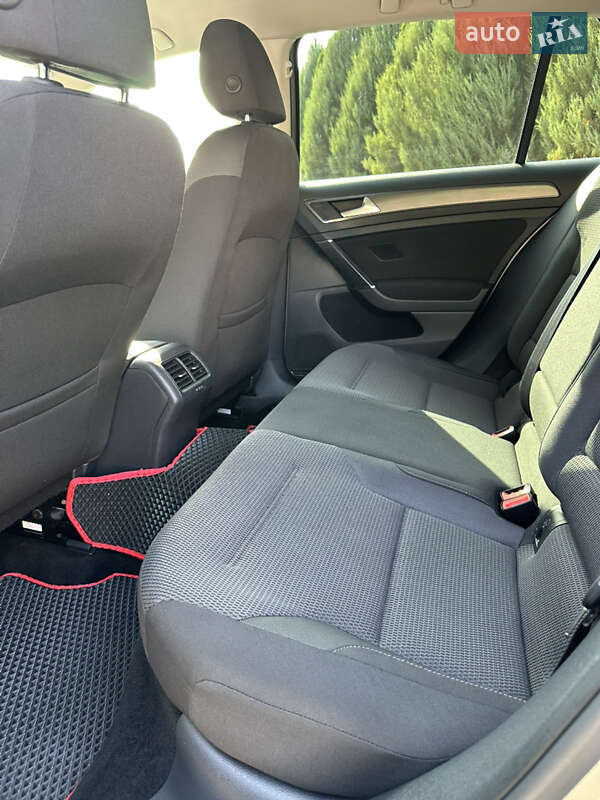 Хэтчбек Volkswagen Golf 2012 в Самборе