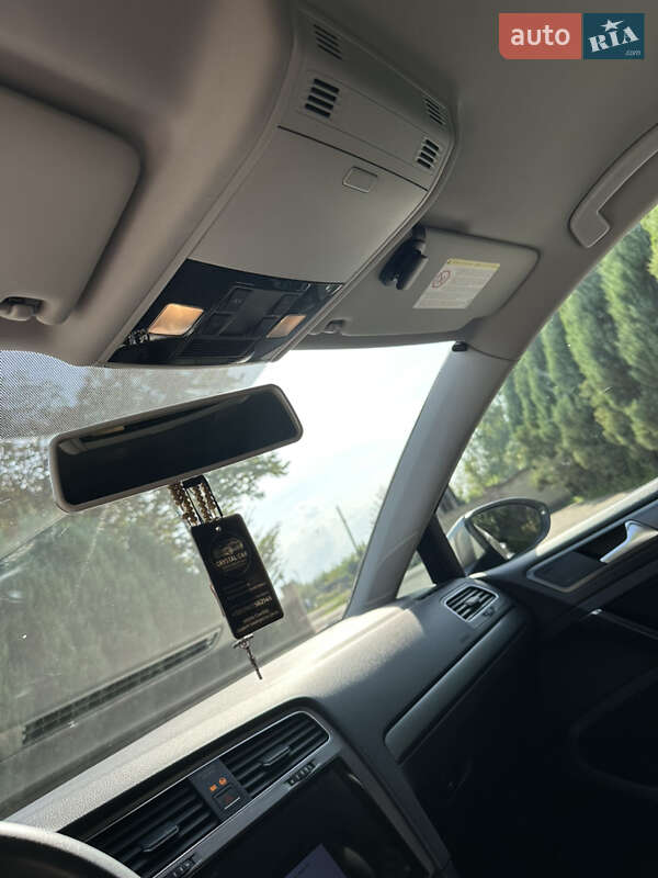 Хэтчбек Volkswagen Golf 2012 в Самборе