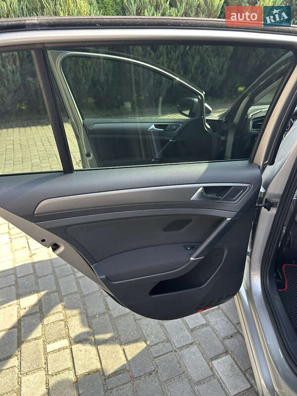 Хэтчбек Volkswagen Golf 2012 в Самборе