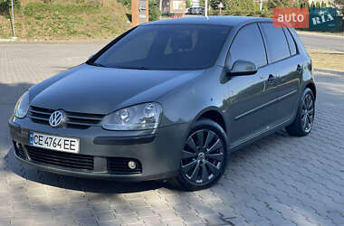 Хэтчбек Volkswagen Golf 2004 в Черновцах
