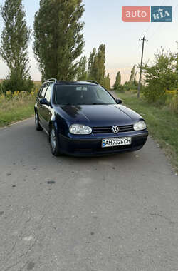 Універсал Volkswagen Golf 2000 в Рівному