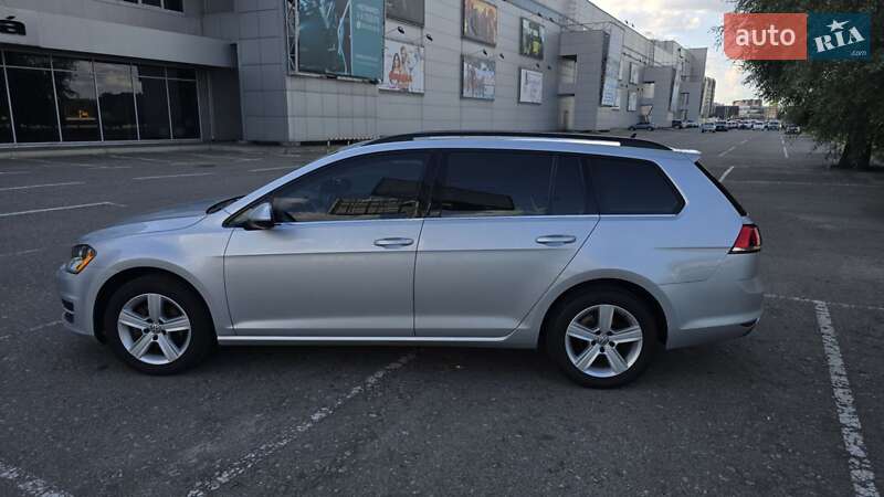 Хетчбек Volkswagen Golf 2015 в Києві