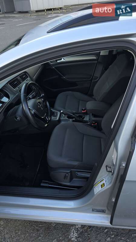 Хетчбек Volkswagen Golf 2015 в Києві