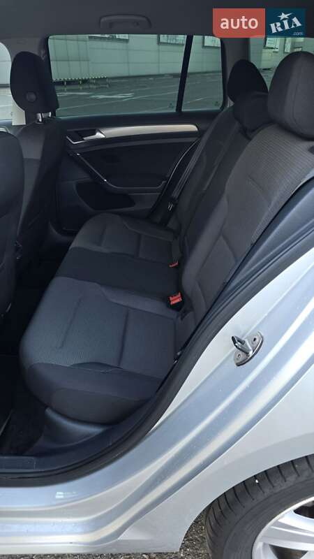 Хетчбек Volkswagen Golf 2015 в Києві